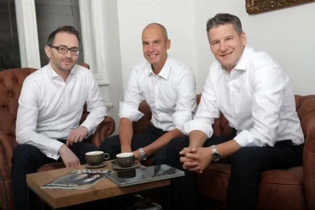 Convex Experts - im Bild die drei Gründer und Geschäftsführer Paul Hoffmann, Nils Lesser und Bernhard Birawe (v.l.n.r.) - ist eine auf Wandelanleihen spezialisierte Investment-Boutique, die Assets under Management von über 300 Millionen Euro von institutionellen Investoren aus Deutschland und Österreich managt. Nun rundet der Laufzeitenfonds "Convex 26" die bislang aus drei Fonds bestehende Produktpalette ab.