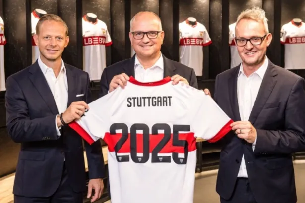 Rouven Kasper, Vorstand Marketing und Vertrieb des VfB Stuttgart, Rainer Neske, Vorstandsvorsitzender der LBBW, und Alexander Wehrle, Vorstandsvorsitzender des VfB Stuttgart (v.l.n.r.)